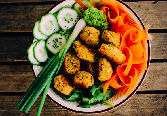 Foodiesfeed.com vegan falafel with fresh vegetables